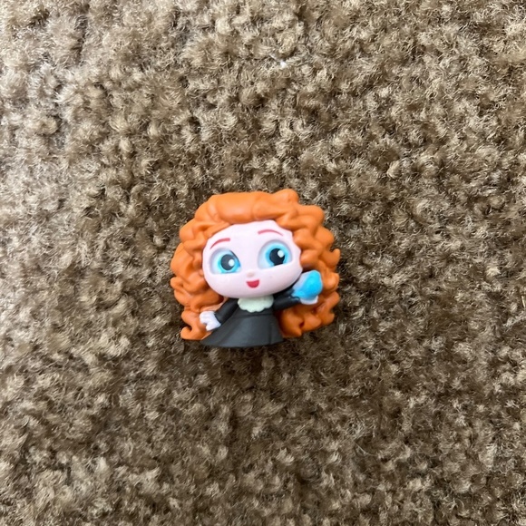 Disney Doorables: Series 8 Young Princesses Figurine – Brave – Merida - Picture 3 of 5